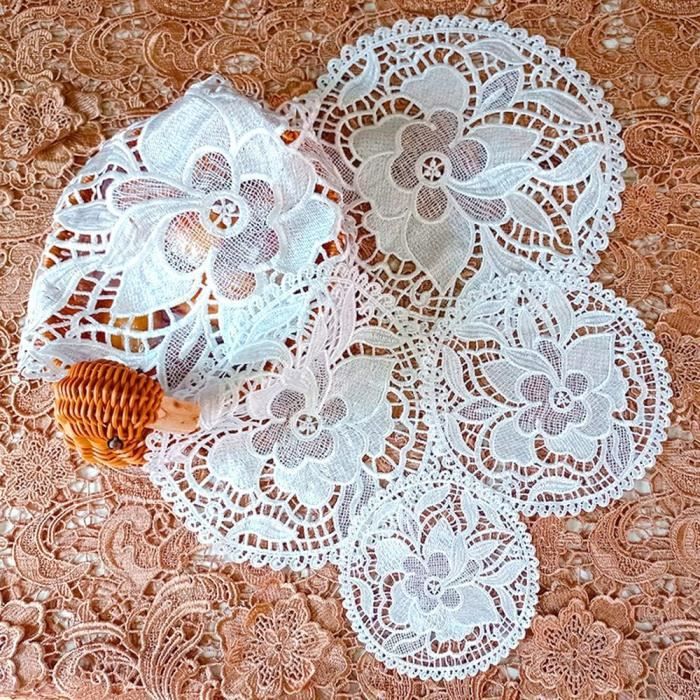 Plateau étoile Temp-tations Avec 5 Ramequins - Motif Floral Dentelle Vert, Grès