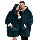 PZL CONCEPT Plaid Pull Sweat à Manche et Capuche avec Poche – Taille Unique 118 x 85 cm Adulte Homme et Femme - Intérieur Sherpa - Coloris Bleu