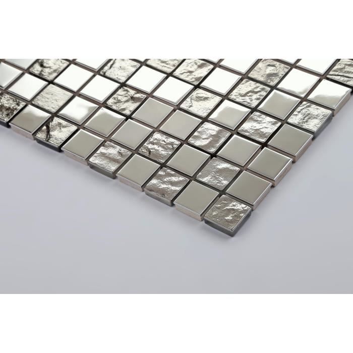 Carrelage mosaïque en acier inoxydable et verre texturé . Argenté. Offre proposée pour l'achat d'un petit échantillon (MT0129)