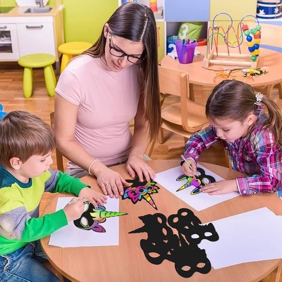 24 Masques à Gratter Arc-en-Ciel Halloween – Kit Créatif Enfants Avec 24 Élastiques & 12 Stylos – Activité Manuelle Fun Pour La Fête