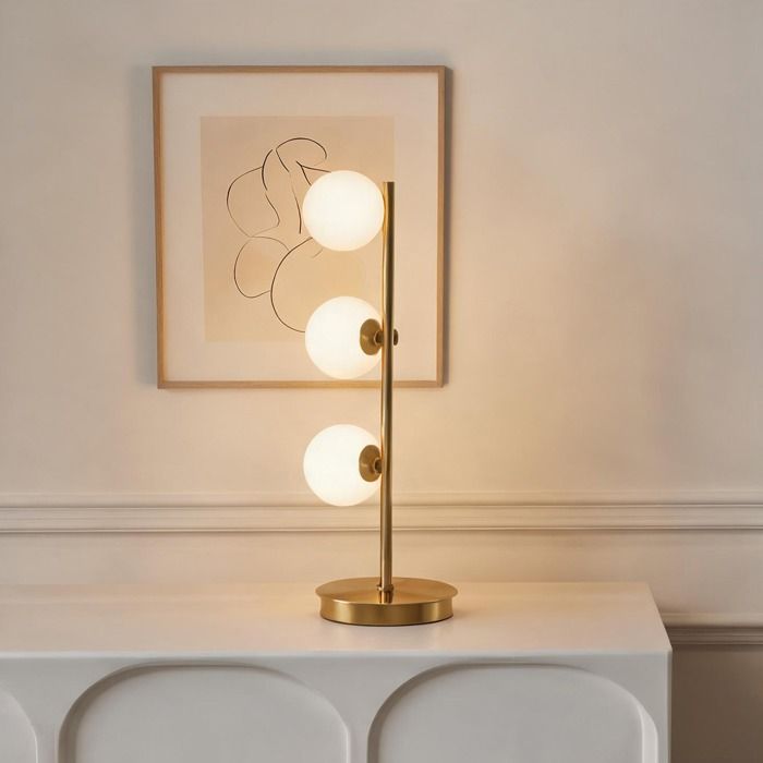 Lampe de chevet design à 3 globes base acier laitonnée interrupteur bronze 53 cm