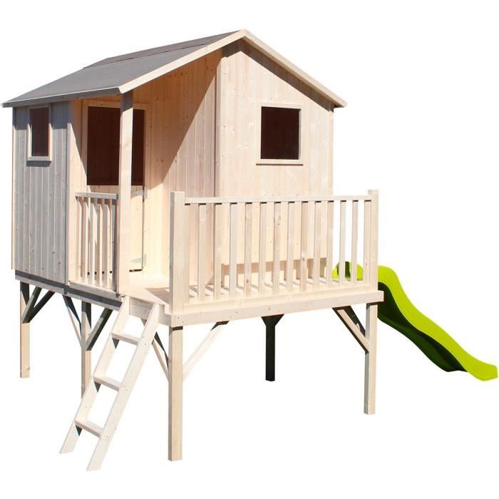Maisonnette en bois avec toboggan