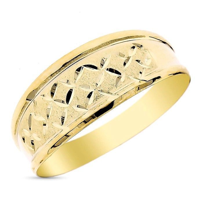 Bague en or 9 carats estampillée avec une finition diamantée et une largeur maximale de 9 mm.