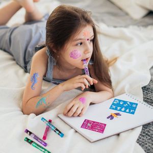 Stylo Tatouage Enfant, Kit Tatouage Paillettes Enfant Fille avec 6 Paillettes Stylo, 16 Tatouage enfant Stencil, 2 Strass Autocollant Visage, Cadeau Fille 3 4 5 6 7 8 9 10 Ans
