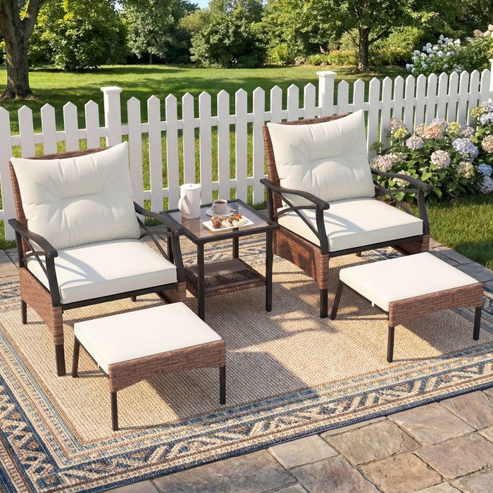 GIANTEX Salon de Jardin en Osier 5 Pièces Chaises de Porche et Ottomans avec Coussins et Table en Verre Trempé Beige