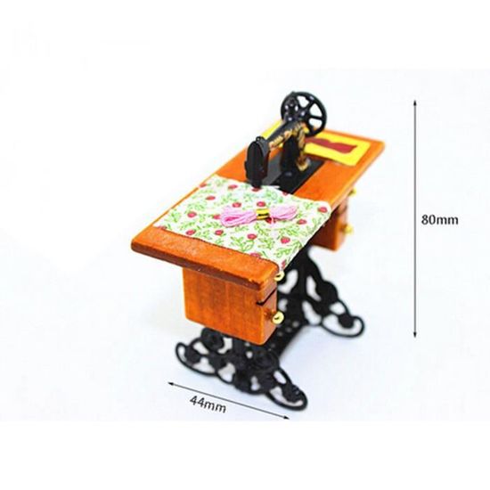 Vintage miniature machine a coudre Avec Tissu pour 1//12 echelle maison de 4E 1X
