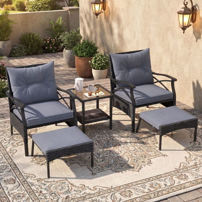 GIANTEX Salon de Jardin en Osier 5 Pièces Chaises de Porche et Ottomans avec Coussins et Table en Verre Trempé Gris