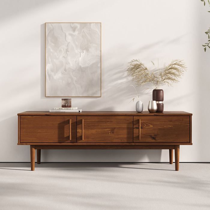 Meuble TV TECCA L 145 cm en Bois Massif Coloris Châtaignier avec 3 Portes Pour Téléviseur jusquà 65 Meuble Télé Salon Meuble TV TECCA L 145 cm en Bois Massif Coloris Châtaignier avec 3 Portes Pour Téléviseur jusquà 65 Meuble Télé Salon