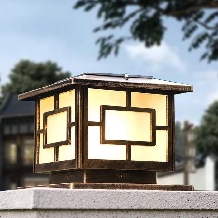 Lampe D Exterieur Salaire Installe Au Jardin Ou Patio A La Mode