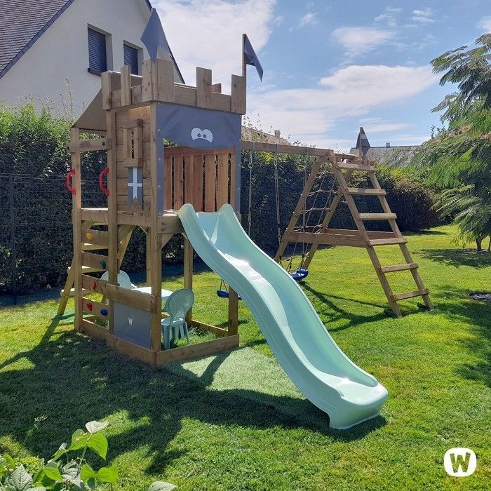 Aire de jeux FarmFlyer avec toboggan anthracite + bâche vert pastel Aire de jeux FarmFlyer avec toboggan anthracite + bâche vert pastel