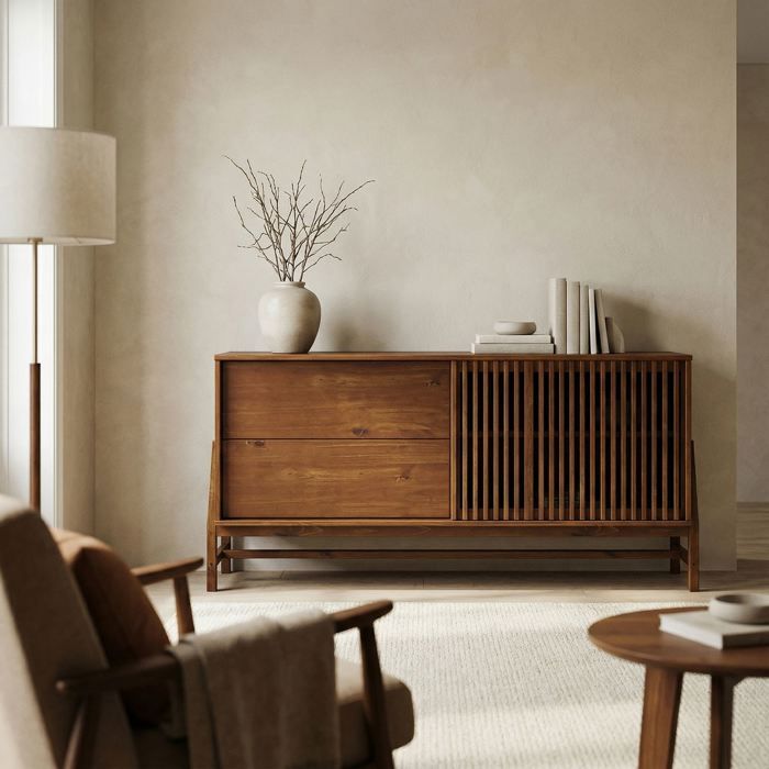 Buffet ADAMO L 145 cm en Bois Massif Couleur Châtaignier avec 1 Porte Coulissante 2 Tiroirs Design Chaleureux à Lamelles Buffet ADAMO L 145 cm en Bois Massif Couleur Châtaignier avec 1 Porte Coulissante 2 Tiroirs Design Chaleureux à Lamelles