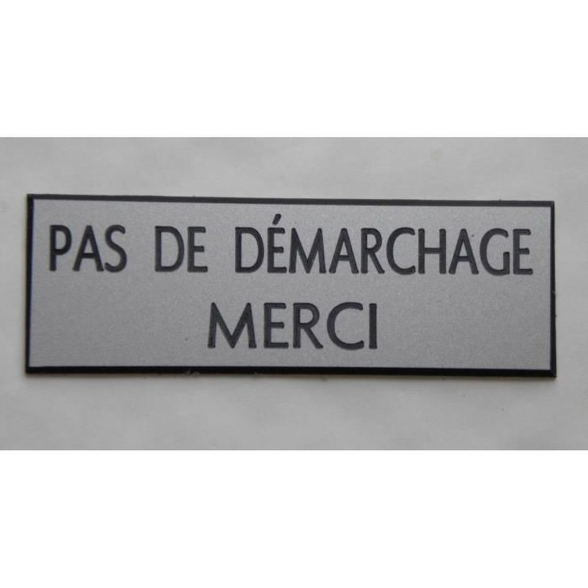 plaque gravée "PAS DE DEMARCHAGE MERCI" Format 25 x 75 mm 