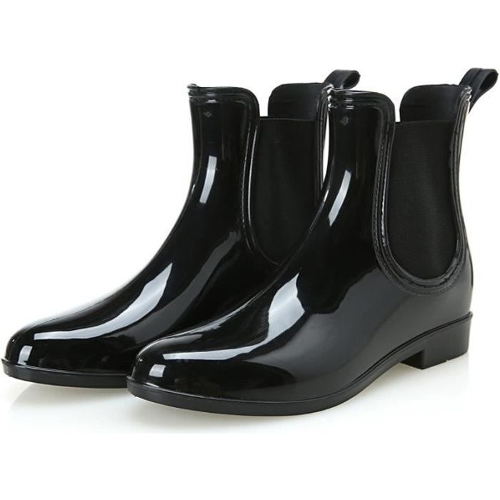 Femme en online bottes caoutchouc