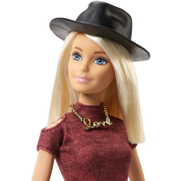 Barbie Fashionistas poupee mannequin 83 blonde avec chapeau noir top blanc et jean a fleurs fournie avec deuxieme tenue jouet Cdiscount Jeux Jouets