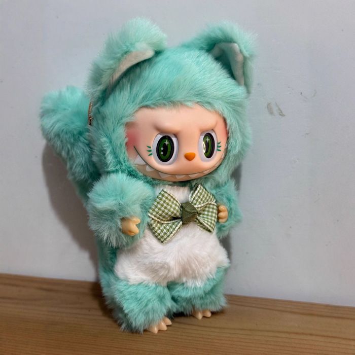 Peluche Labubu - Forme décureuil - 17 CM - Cadeau de Noël idéal - Verte
