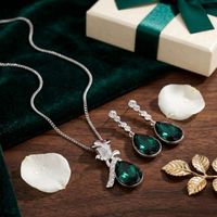 Parure De Bijoux 3 Pièces Pompadour - Cristal Vert Et Strass Blanc Sur Métal Doré - Sans Nickel