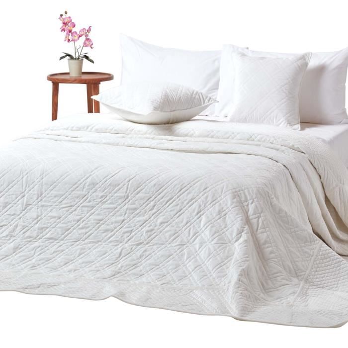 Couvre-lit Matelassé 240x260cm + 2 Taies 65x65cm - Blanc Brodé - Microfibre 90g - Lavable Machine