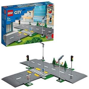 ASSEMBLAGE CONSTRUCTION LEGO City 60304 Intersection à assembler, Jeu construction ville avec panneaux et routes à imbriquer pour garçon ou fille LEGO