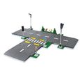 LEGO City 60304 Intersection à assembler, Jeu construction ville avec panneaux et routes à imbriquer pour garçon ou fille LEGO-1
