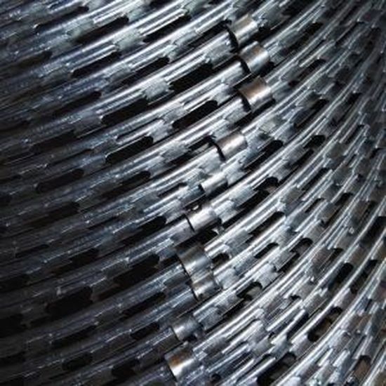 Clôture en Fil de Fer barbelé, Fil d'acier galvanisé de 1,8 mm, espacement  de 8 cm, antirouille, antivol, sécurité du bétail p[706] - Cdiscount Jardin