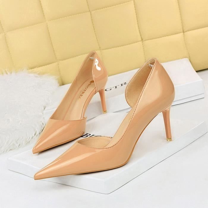 Escarpin Femme Beige Talons minces en cuir verni brillant