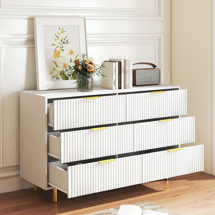 Commode - MINIMAL - W5093P399034 - 6 tiroirs gaufrés - Blanc - Poignées et pieds dorés Commode - MINIMAL - W5093P399034 - 6 tiroirs gaufrés - Blanc - Poignées et pieds dorés
