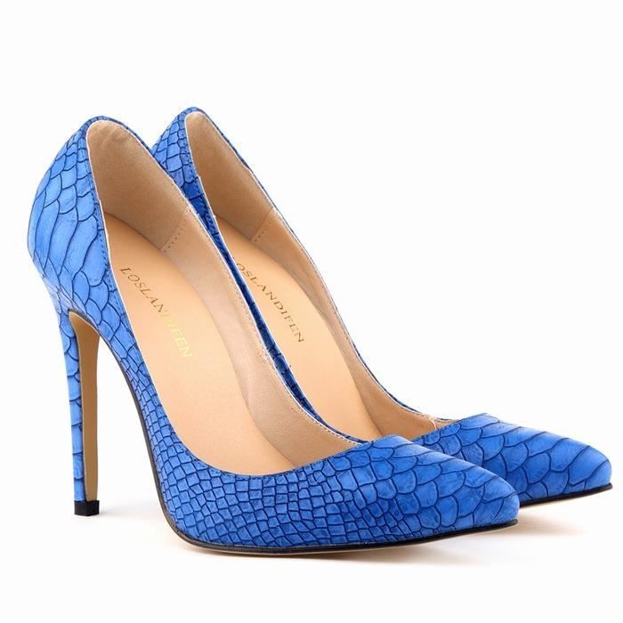 Escarpins Isola Benne En Cuir Serpent Rouge - Taille 7.5 US (M), Talons Hauts, Neufs Avec Boîte