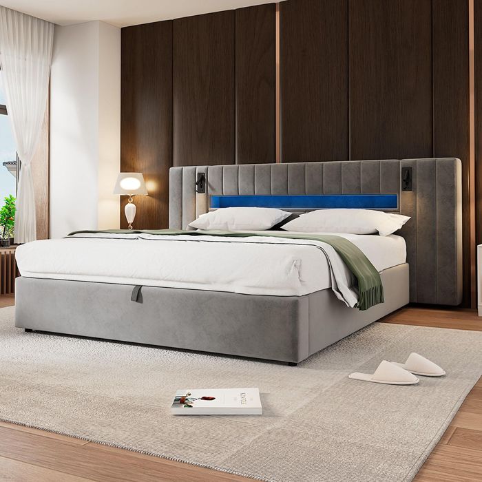 Lit rembourré Coffre 180 x 200 cm avec port USB et lampe de LED - SWEIKO - Velours Gris Lit rembourré Coffre 180 x 200 cm avec port USB et lampe de LED - SWEIKO - Velours Gris
