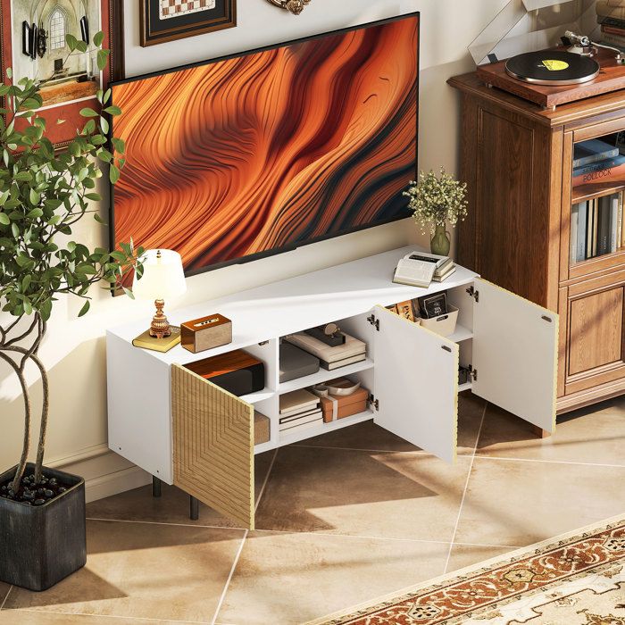 Meuble TV HOMCOM 120,5x35x59cm - Pour TV Jusqu'à 65", Portes Cannelées, Passe-câbles, Effet Bois Naturel