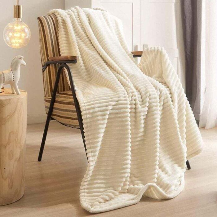 Plaid 100x150 cm Flanelle Velours Crème Doux et Chaud pour Canapé ou Lit