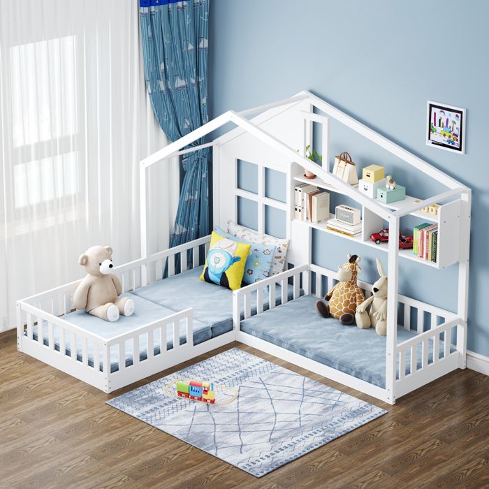 Lit maison enfant 90 x 200cm + 140 x 70cm avec fenêtre cheminée et étagères lit au sol en bois avec garde-corps et sommier blanc Lit maison enfant 90 x 200cm + 140 x 70cm avec fenêtre cheminée et étagères lit au sol en bois avec garde-corps et sommier blanc