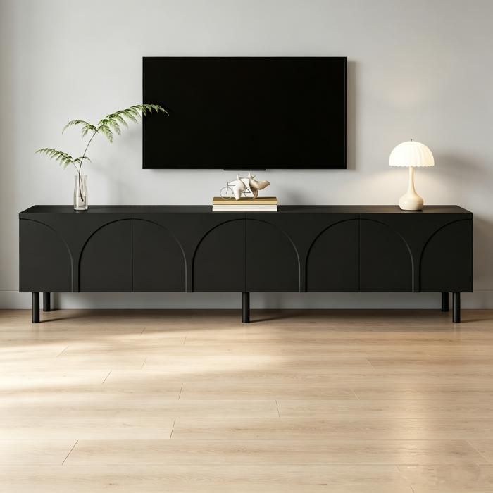 Meuble TV bas 180CM Lignes courbes tridimensionnelles quatre portes deux espaces de rangement séparés pieds métalliques Noir