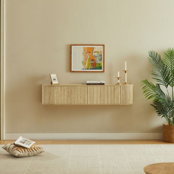 Meuble TV mural suspendu 140 cm coloris naturel 3 portes rainurées passe-câbles rond et coins arrondis