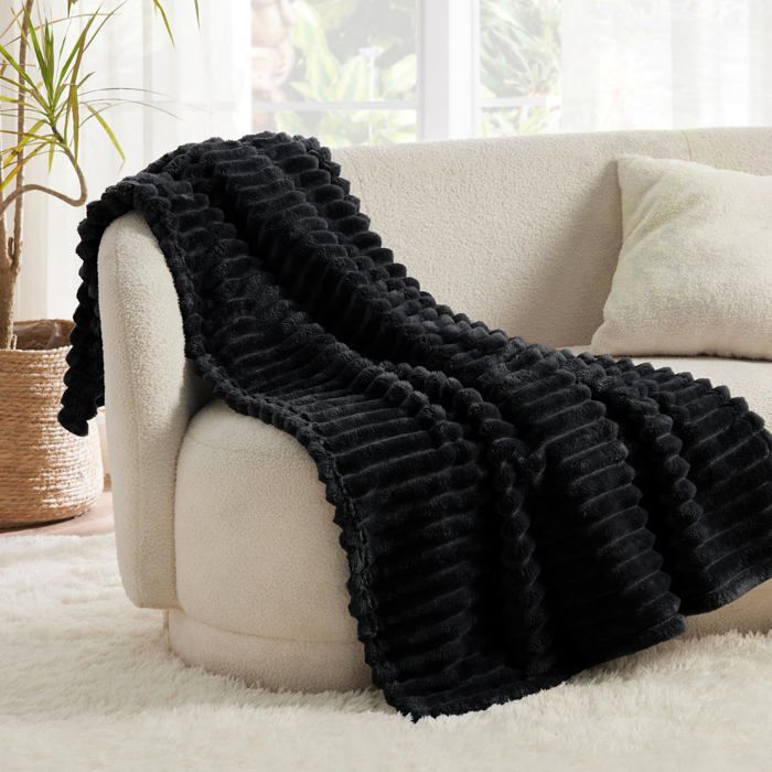 Bedsure Velours Côtelé Fleece - Plaid Chaud pour Chambre & Salon - Confort Cocooning - Noir - 240x220cm