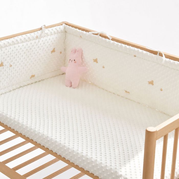 Tour de lit bébé – Protection rembourrée en velours à pois doux et apaisant – Pour berceau – 150x28cm - Motif Oursons en gélatine