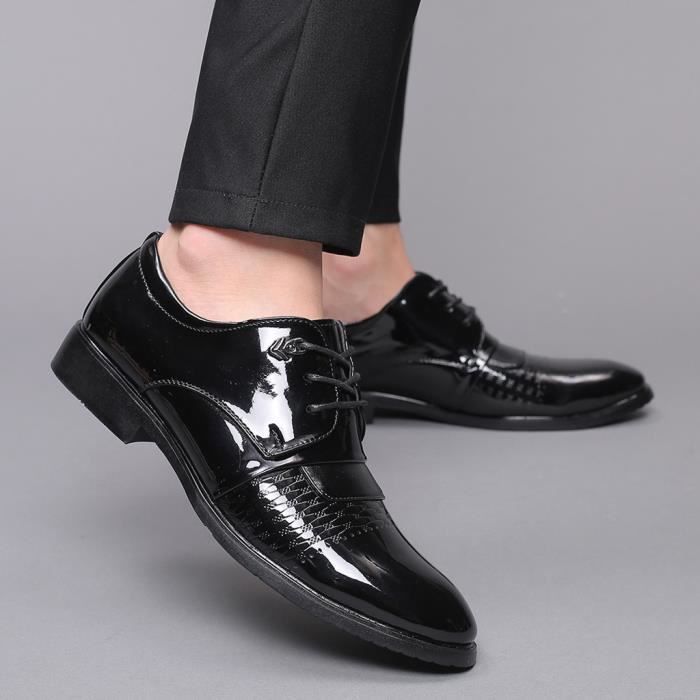 chaussures plates à lacets en oxford perforées pour hommes