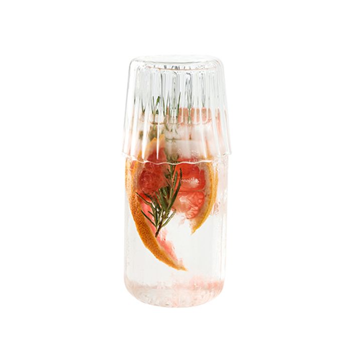 Ensemble de boissons en verre transparent à motif vertical comprenant une carafe et une tasse. Pot à eau bouillante blanc Label