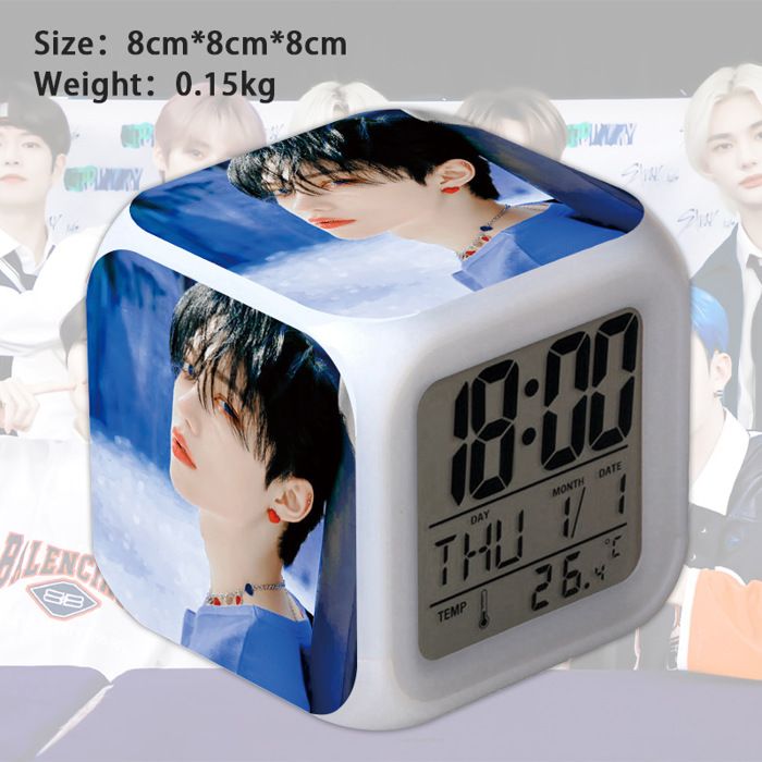 Réveil Numérique de Stray Kids pour Enfant avec Affichage LED pour EnfantTable BureauCadeau dAnniversaire Noël-Style 19