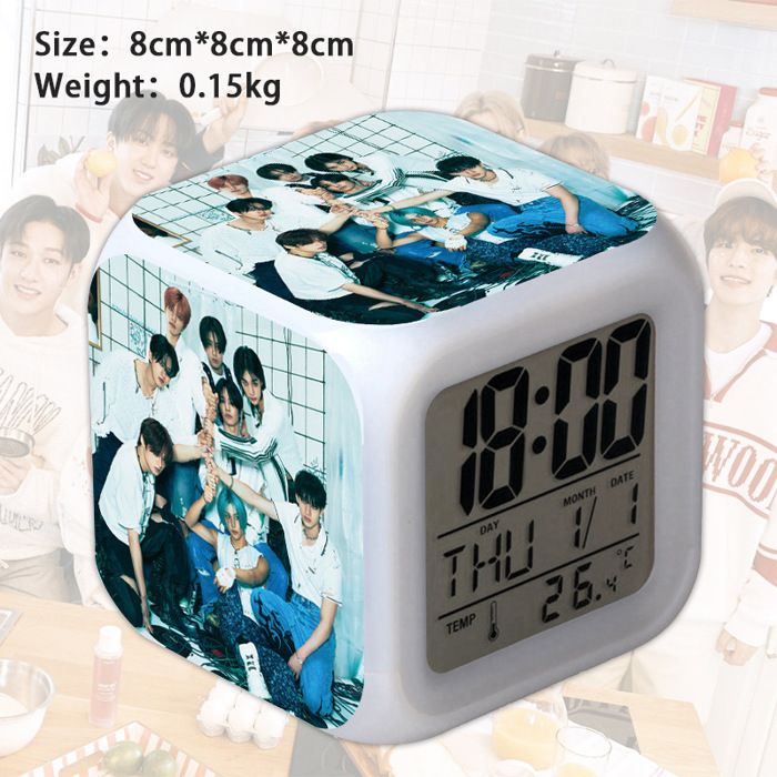 Réveil Numérique de Stray Kids pour Enfant avec Affichage LED pour EnfantTable BureauCadeau dAnniversaire Noël-Style 4