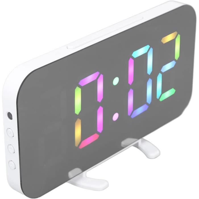 SZELAM Réveil numérique, réveil de chevet, horloge miroir LED de 7,4 avec 10 modes de veilleuse, affichage numérique LED, 11 couleurs, intensité automatique, port de charge USB-C, horloge de bureau