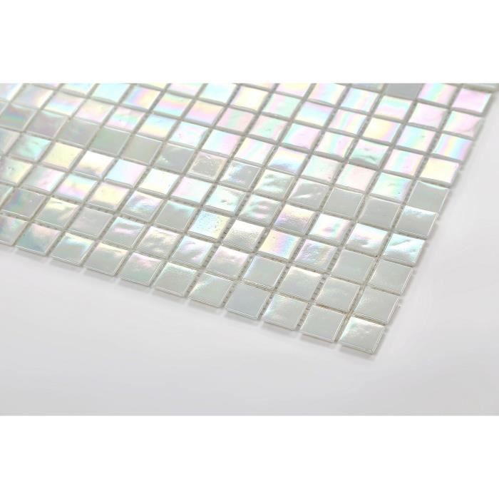 Carrelage mosaïque en verre. perle blanc irisé chatoyante. Offre proposée pour l'achat d'un petit échantillon (MT0131)