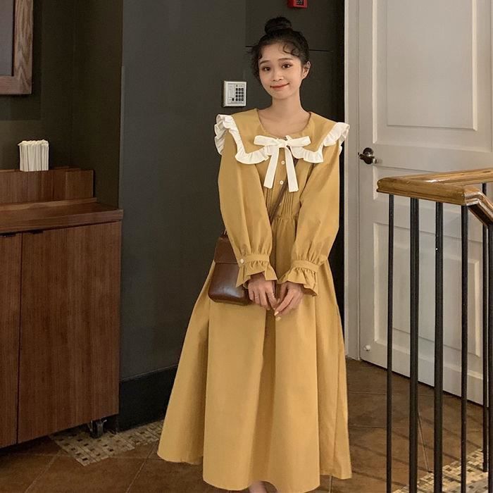 Robe à outlet col claudine
