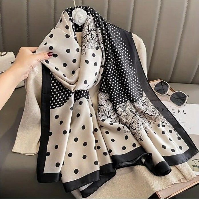Foulard Blanc à Pois Noirs - Partilandia 50x50 Cm - Accessoire Carnaval, Déguisement, Stylisation