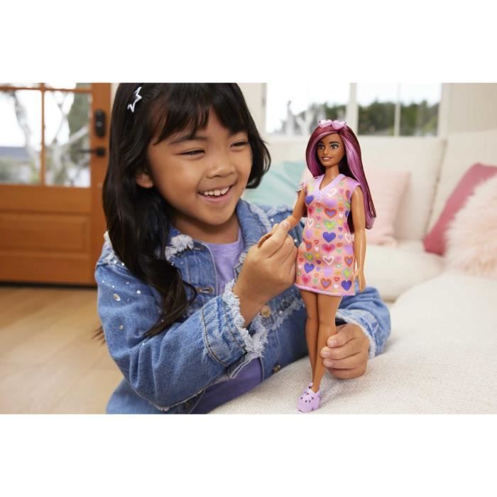 ColorBaby Set Plage Barbie – Jouets Sable Eau Avec Sac à Dos, Poupée, Seau, Pelle, Râteau, Moules – Dès 18 Mois
