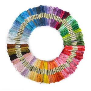 FIL A BRODER - A COUDRE Lot de 100 Echevettes de Fils Multicolores Pour Br