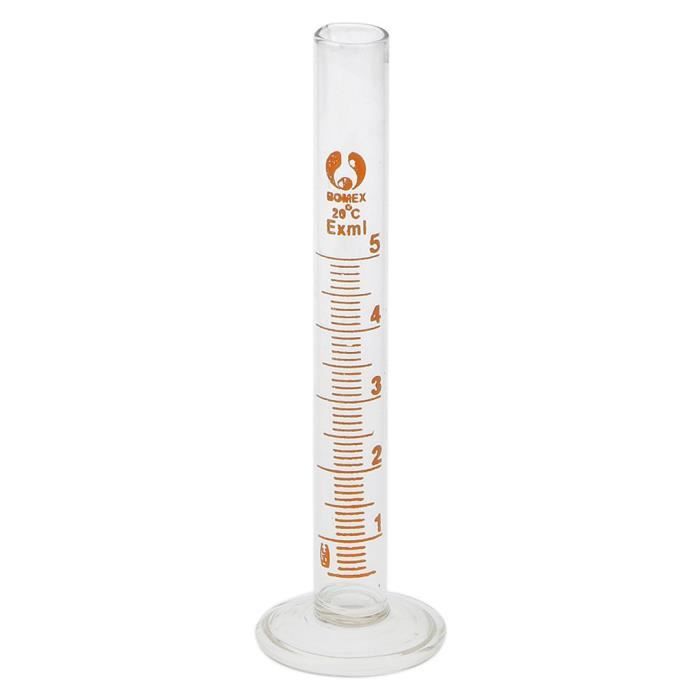 Mesure en laboratoire de chimie de cylindre de mesure en verre gradué I 
