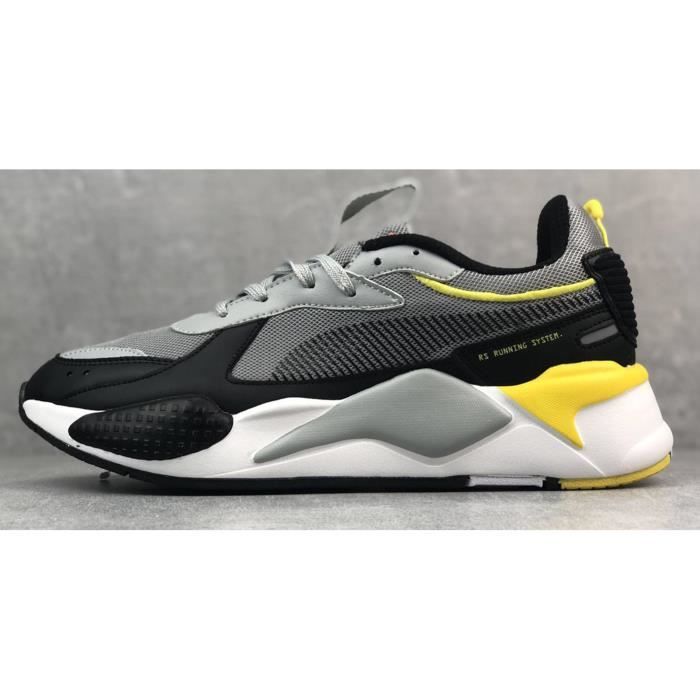 puma jaune et noir