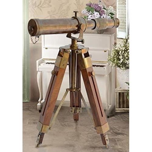 Vieux télescope en laiton - France