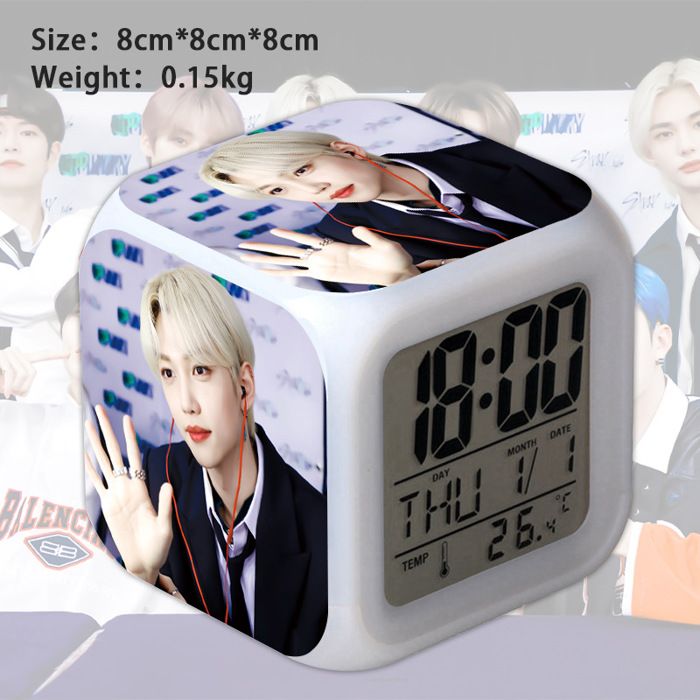 Réveil Numérique de Stray Kids pour Enfant avec Affichage LED pour EnfantTable BureauCadeau dAnniversaire Noël-Style 12