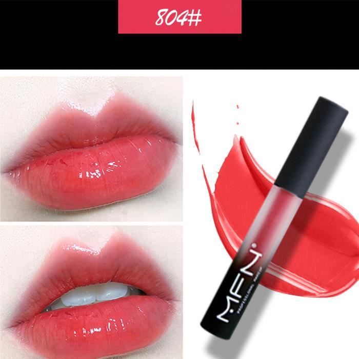 Le rouge à lèvres rouge mignon de tante rouge de brique rouge de bouche de tube rouge n'est pas un velours doux facile
